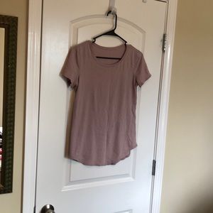 Lululemon t-shirt lavender / mauve size small